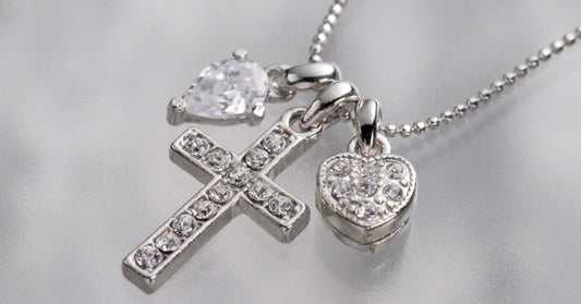 Cross Necklaces: Elegant Jewelry That Reflects Your Beliefs
