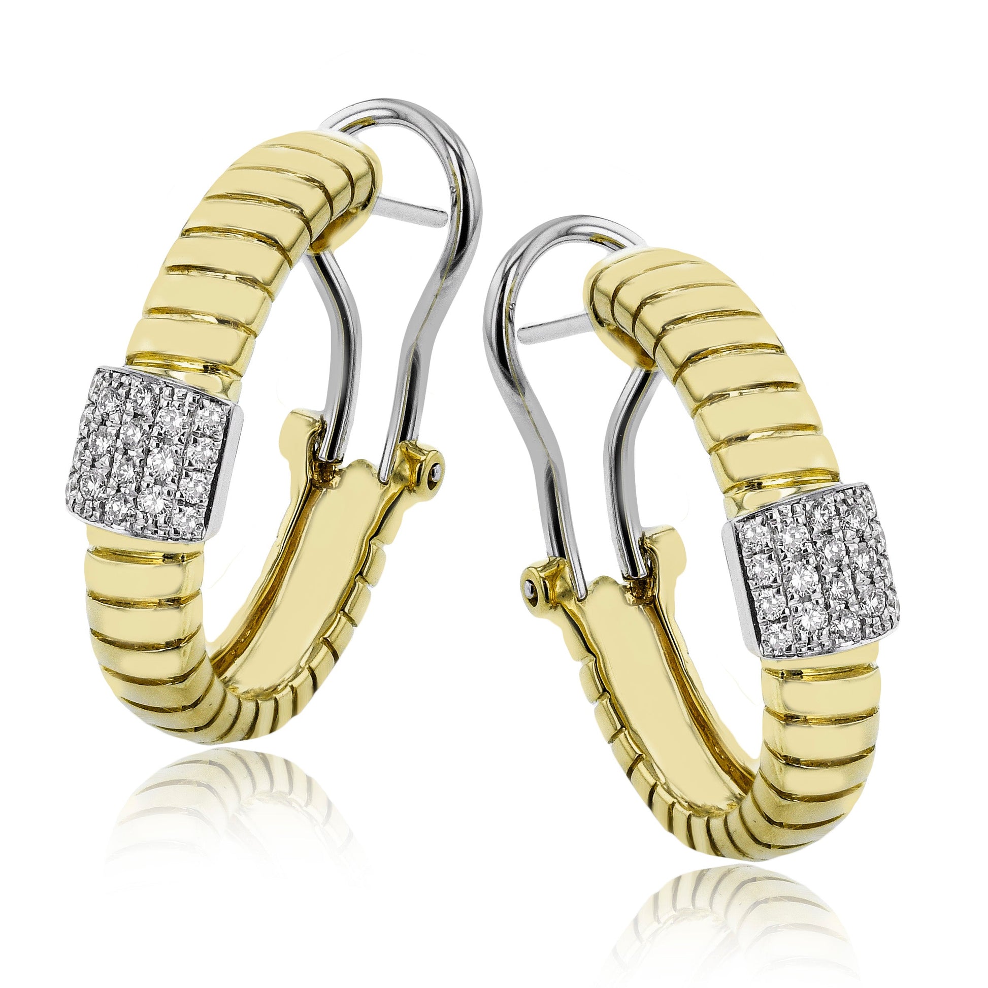 huggie-hoop-earrings-in-18k-gold-with-diamonds LE4614