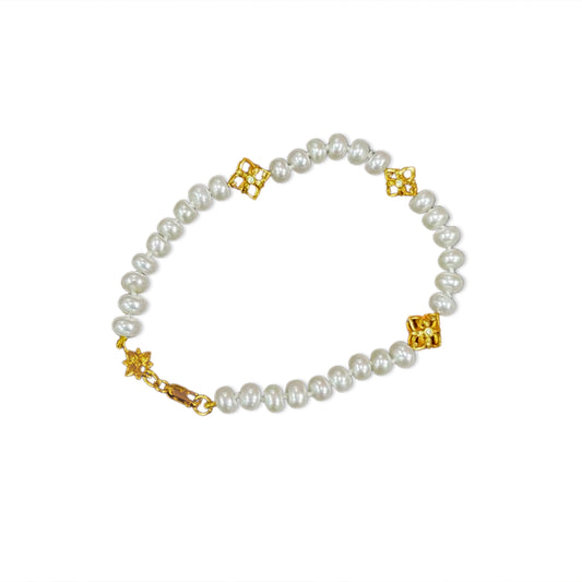 pearlicious-4mm-white-pearl-and-white-diamond-0-10ct-bracelet-in-18k-gold