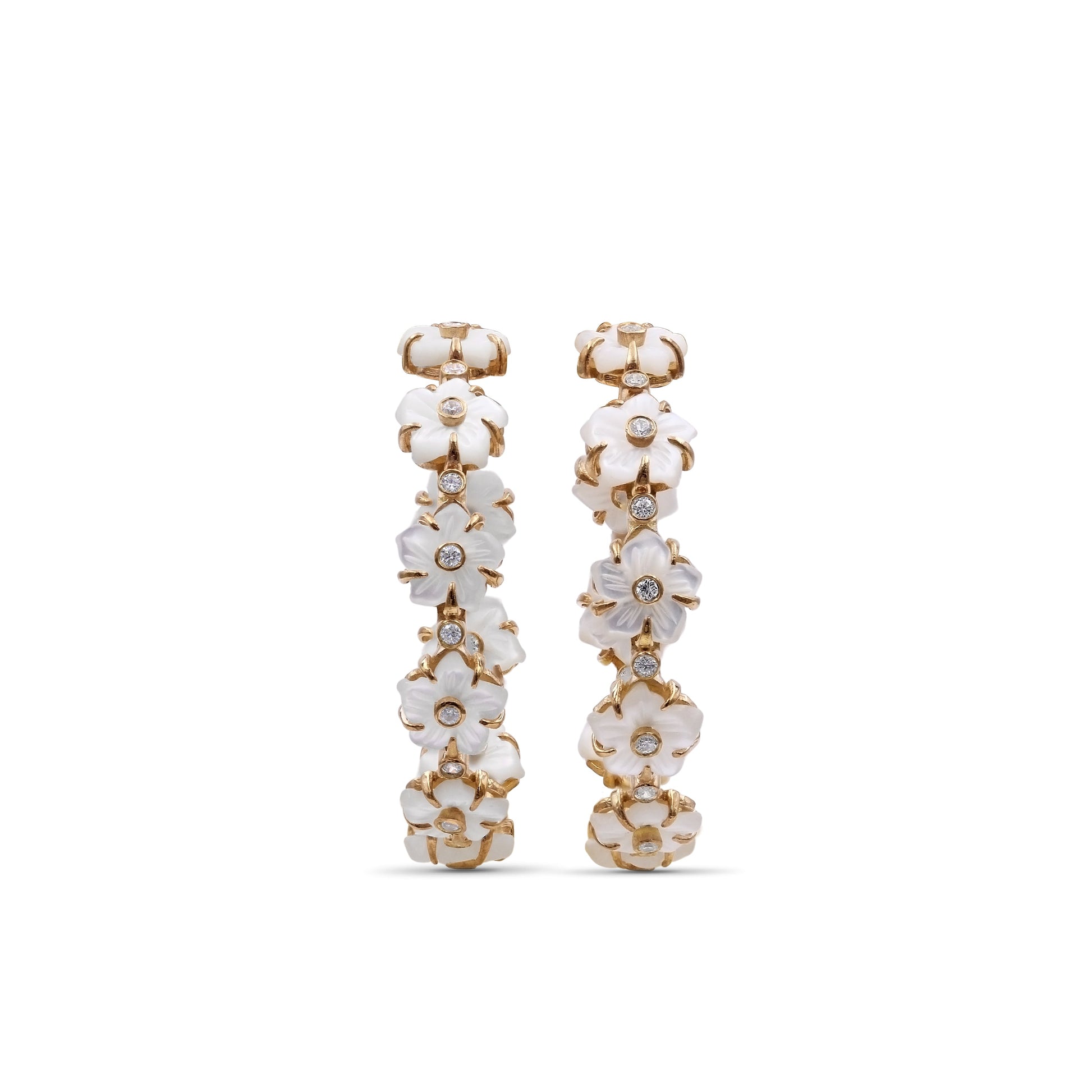 colorbloom-8mm-white-mother-of-pearl-flower-and-white-diamond-0-35ct-earring-in-18k-gold