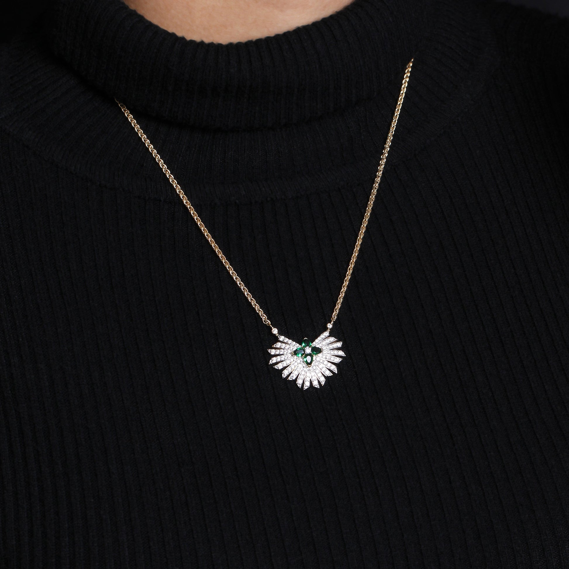 sunray-emerald-0-55ct-and-diamond-0-85ct-pendant-in-18k-gold