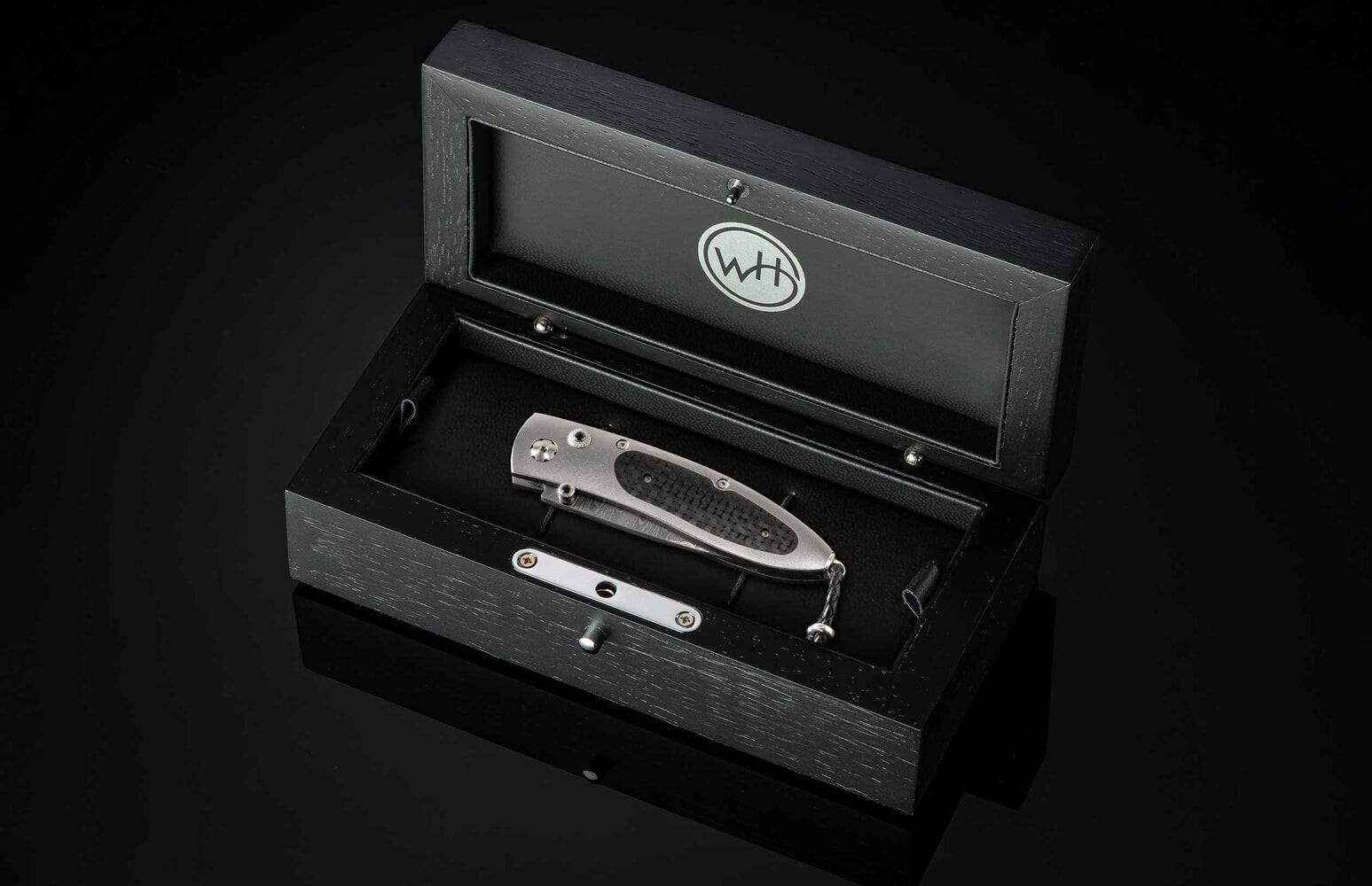 William Henry Titanium pocketknife with carbon fiber and 'wave' damascus blade B05 STEALTHY