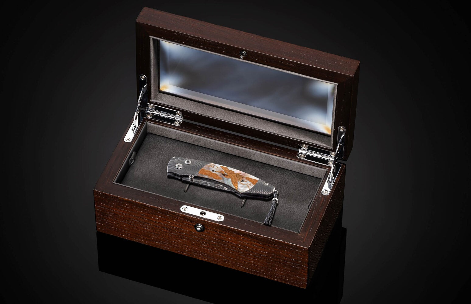 William Henry Hand-forged damascus pocketknife with Maki-e on black lip pearl B12 CRANE