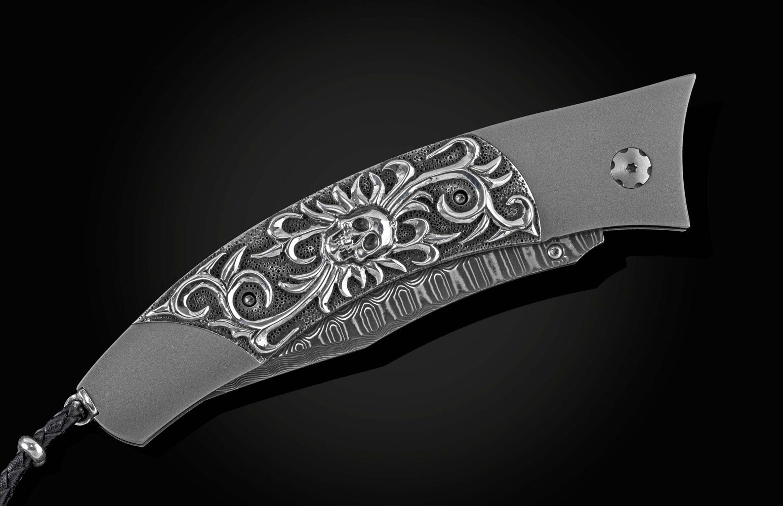 William Henry Titanium pocketknife with 'Wave' damascus and carbon fiber B21 SKULL CANDY
