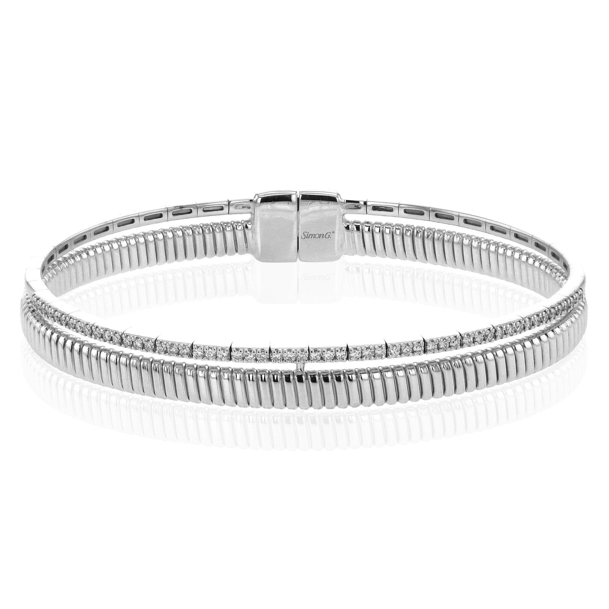 Bangle in 18k Gold with Diamonds
