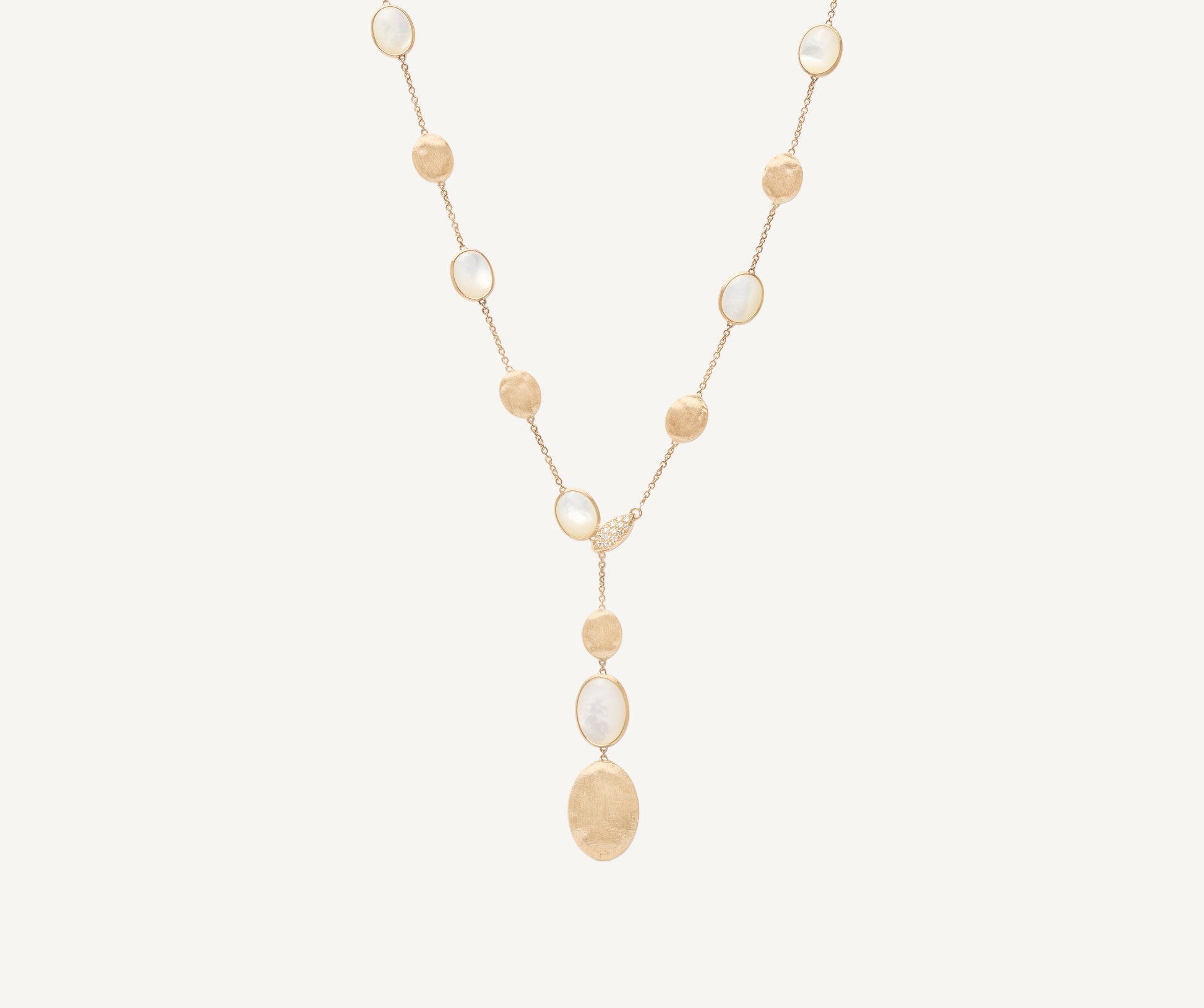 18kt yellow gold lariat necklace with mother-of-pearl and diamonds