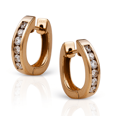 huggie-hoop-earrings-in-18k-gold-with-diamonds ER152