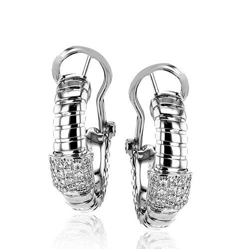 huggie-hoop-earrings-in-18k-gold-with-diamonds LE4614