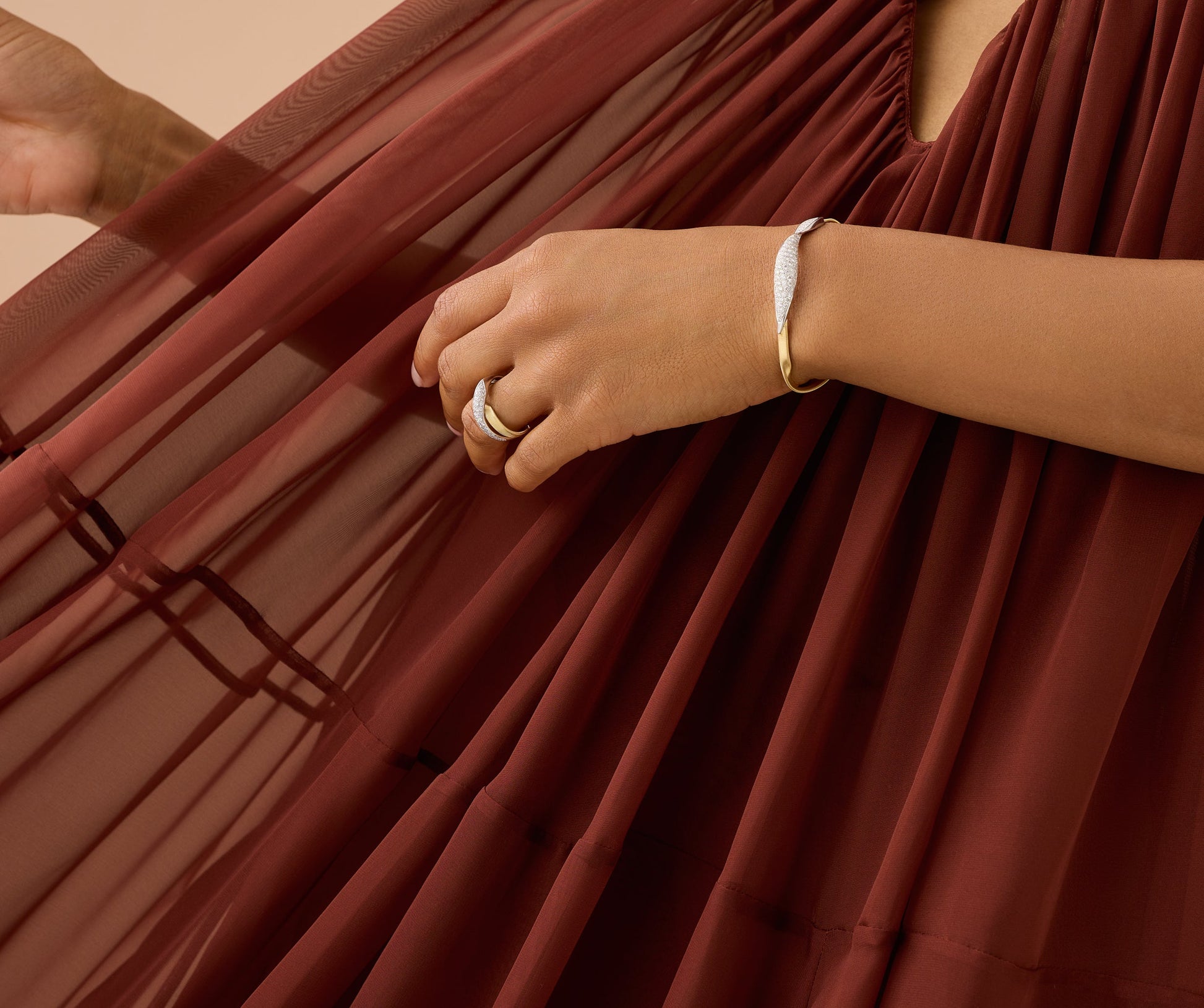 18K Yellow Gold Bracelet with Wide Diamond Pav�� Crossover