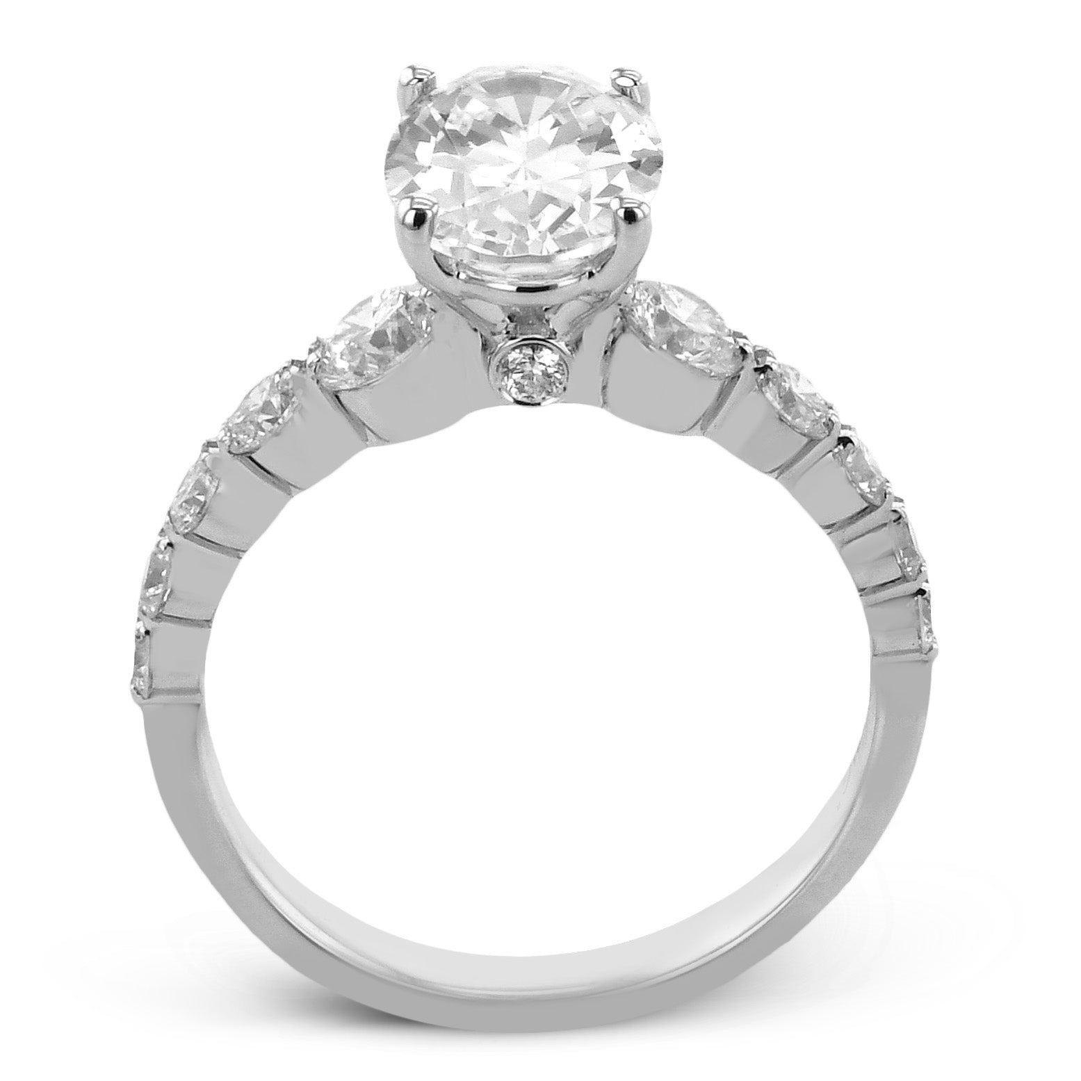 oval-cut-engagement-ring-in-18k-gold-with-diamonds