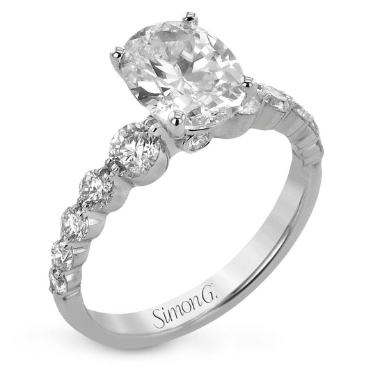 oval-cut-engagement-ring-in-18k-gold-with-diamonds