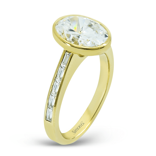oval-cut-engagement-ring-in-18k-gold-with-diamonds