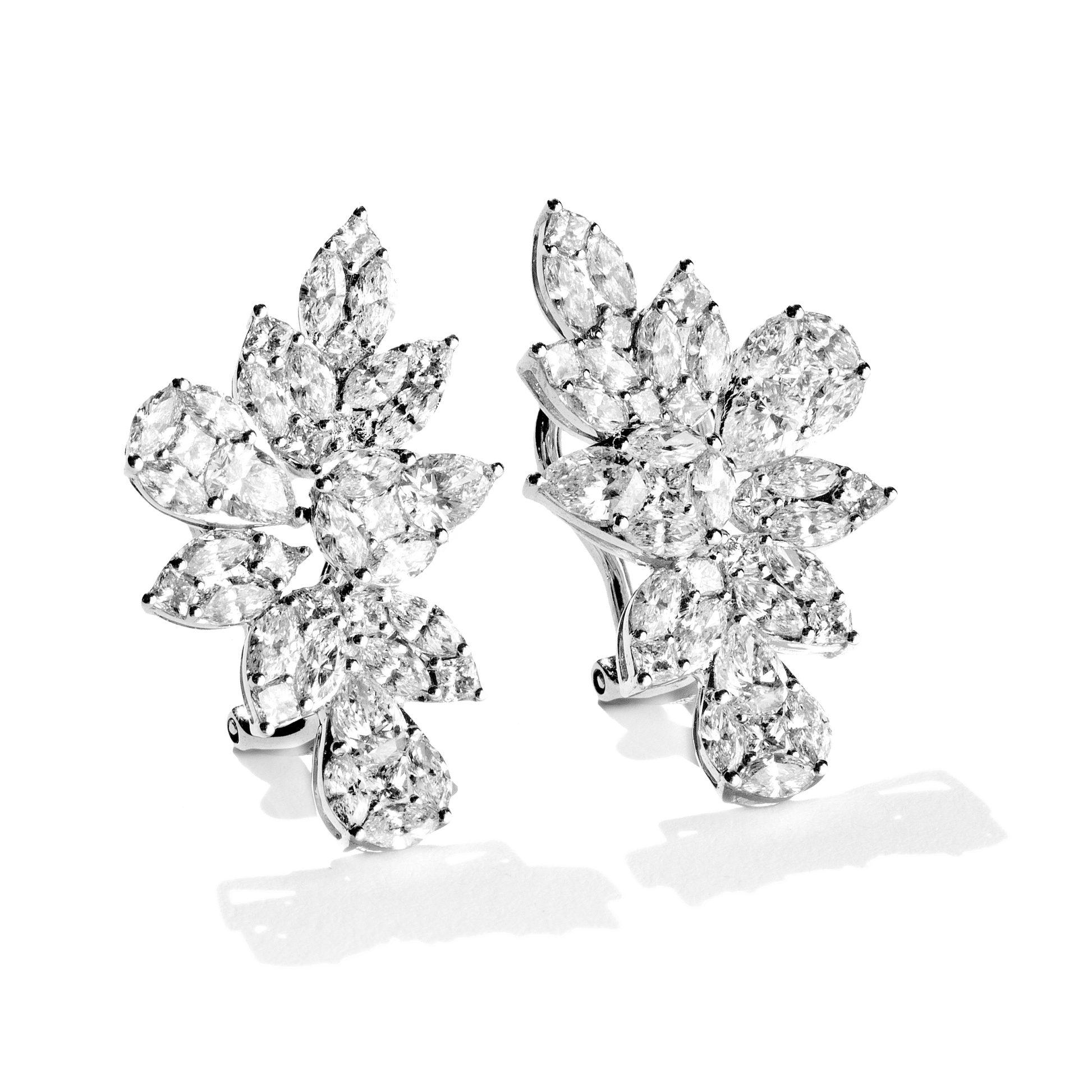 petal-earrings-in-18k-gold-with-diamonds ME1700