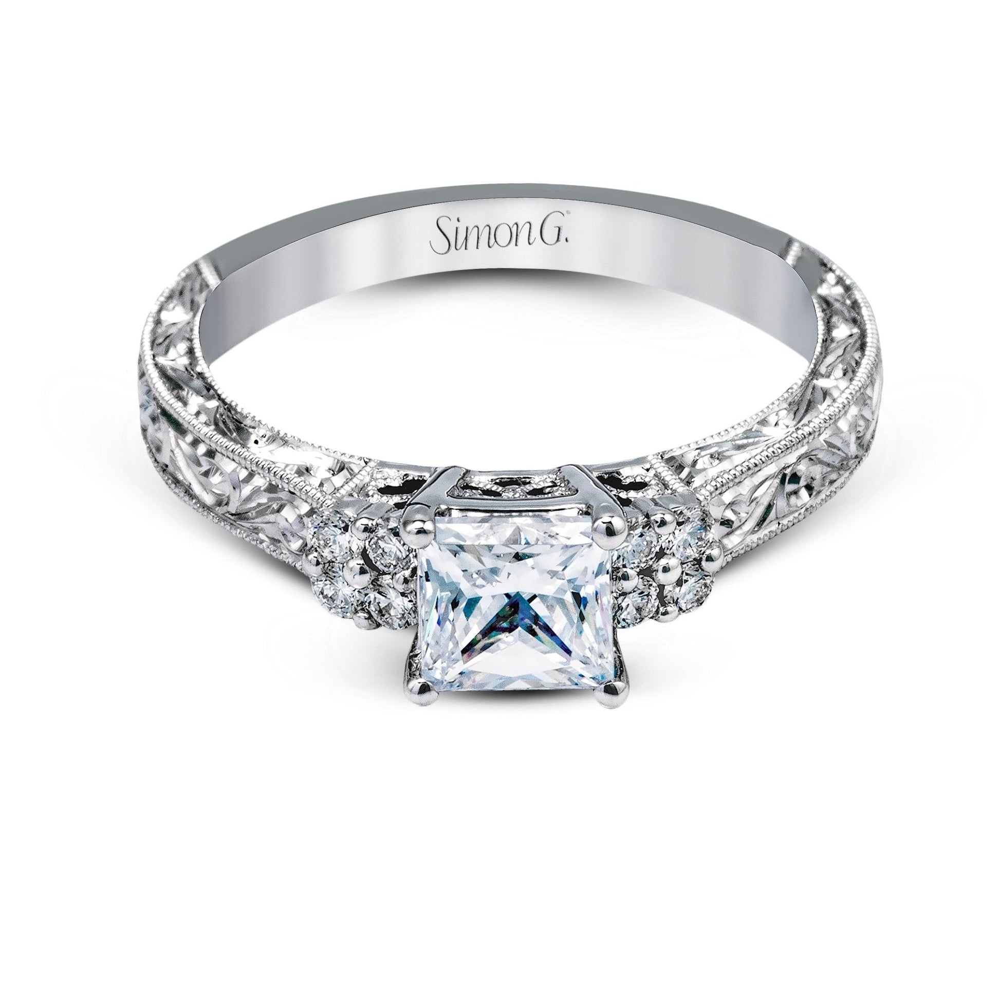 princess-cut-engagement-ring-in-18k-gold-with-diamonds