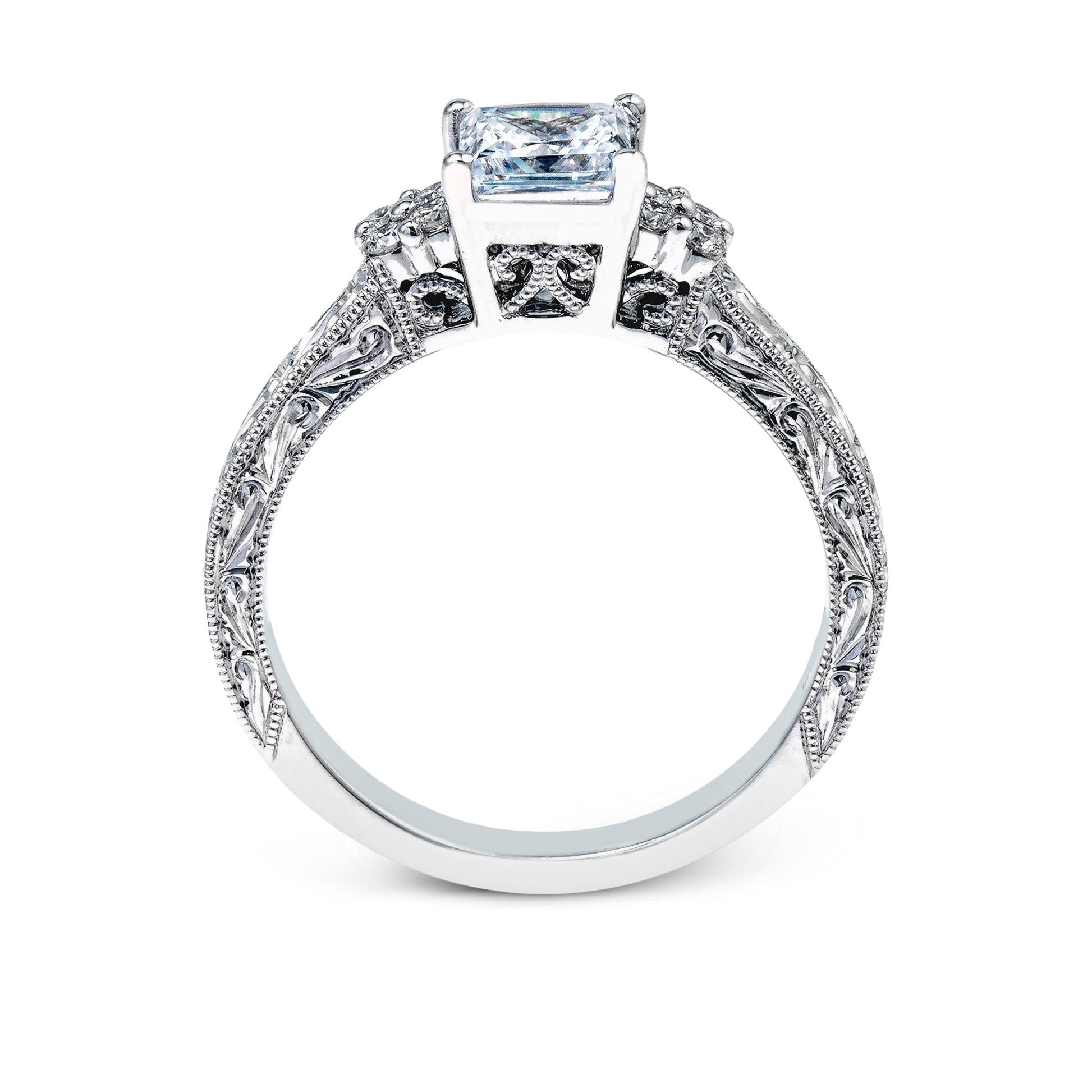 princess-cut-engagement-ring-in-18k-gold-with-diamonds