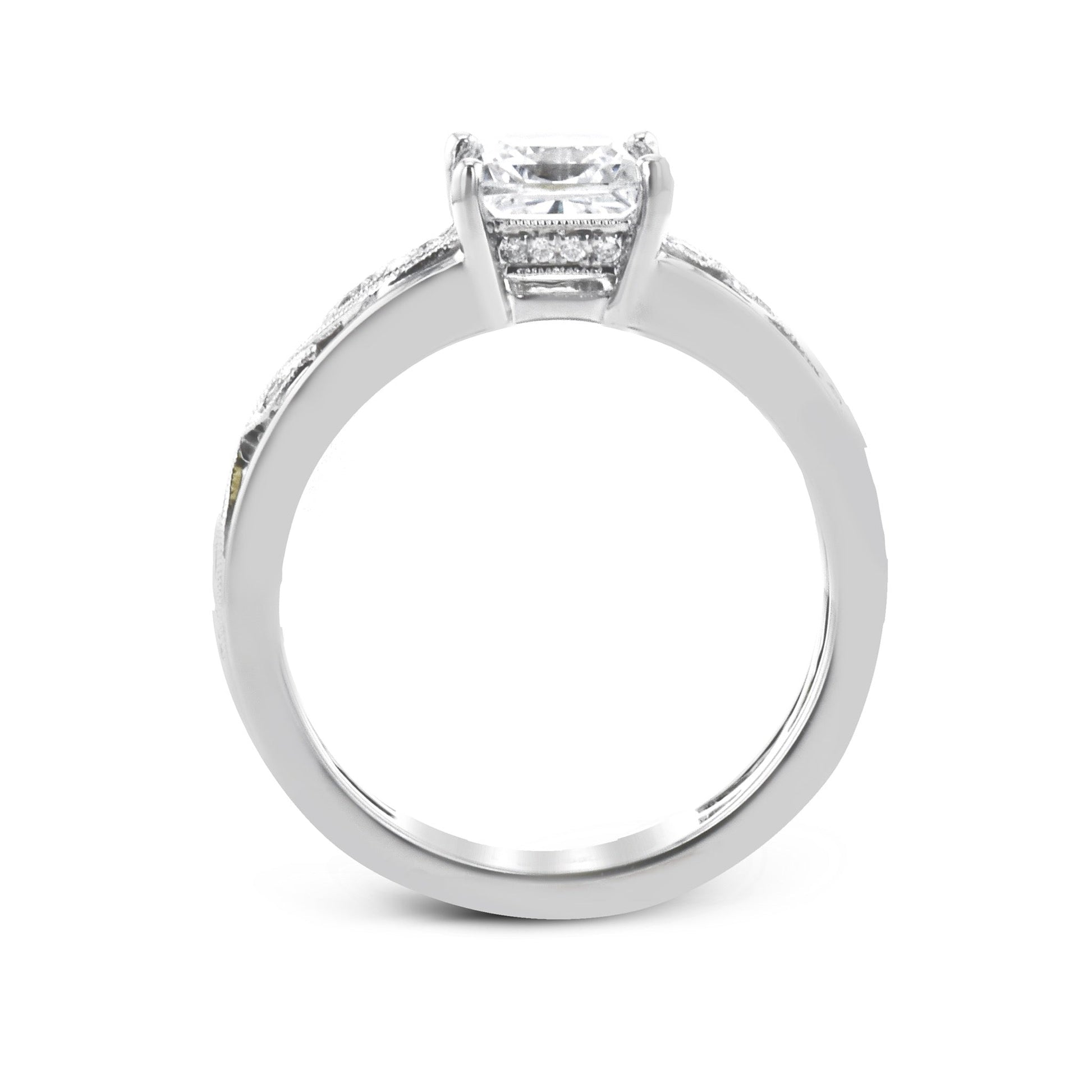 princess-cut-engagement-ring-in-18k-gold-with-diamonds