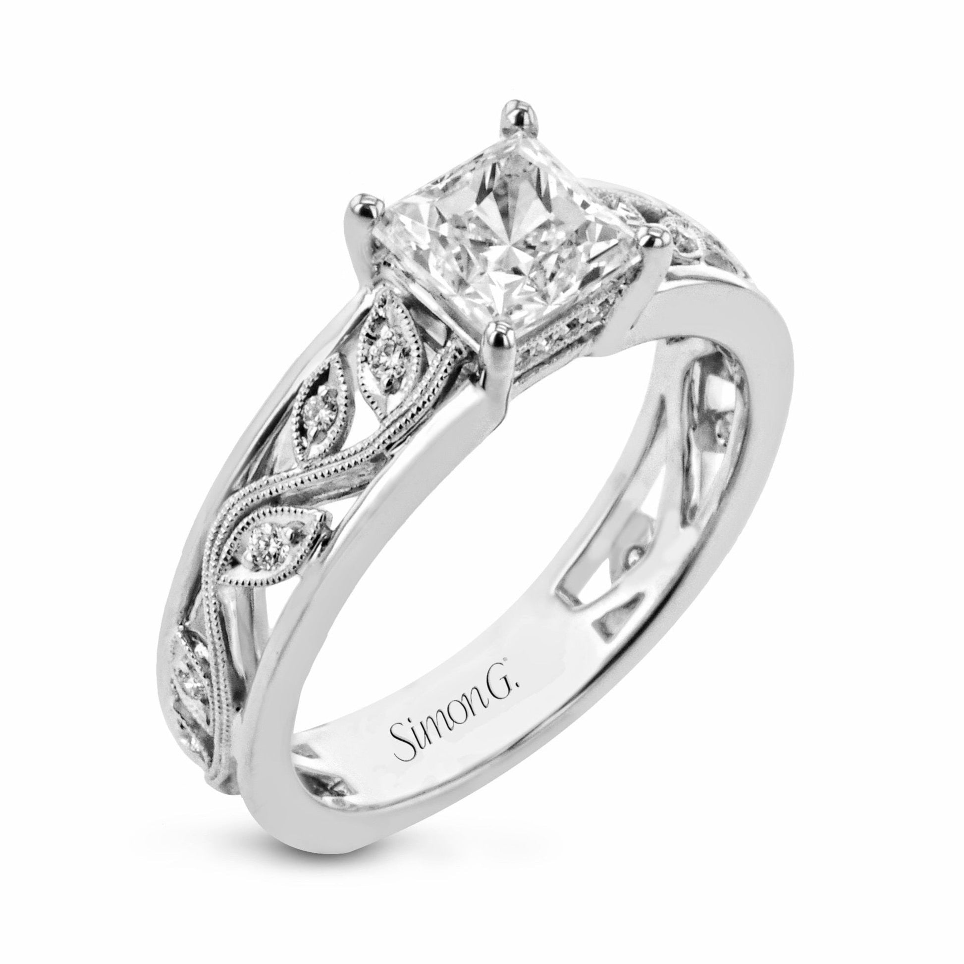 princess-cut-engagement-ring-in-18k-gold-with-diamonds