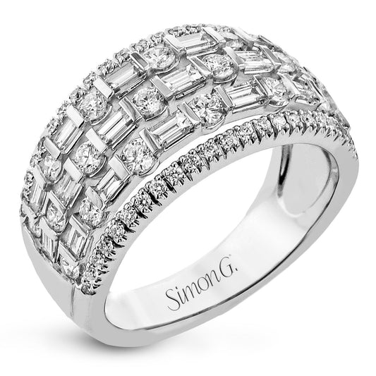 Fashion Ring in 18k Gold with Diamonds