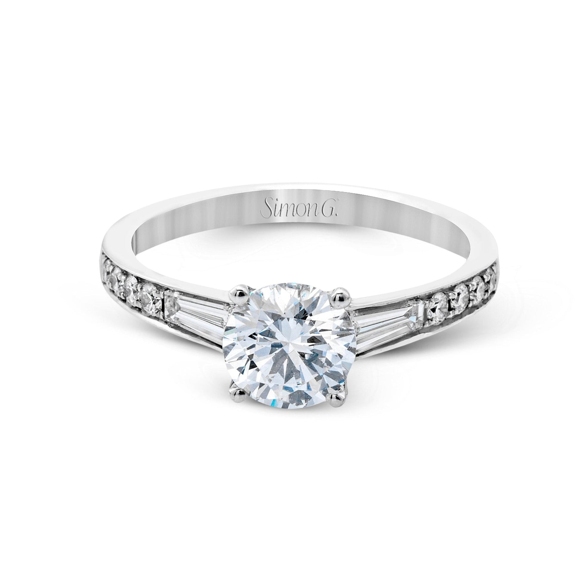 round-cut-engagement-ring-18k-gold-with-diamonds