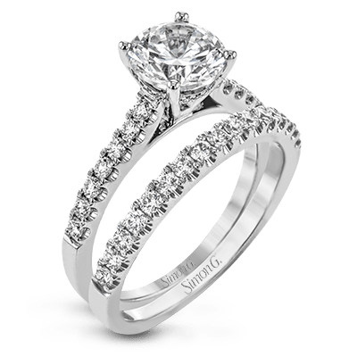 round-cut-engagement-ring-in-18k-gold-with-diamonds