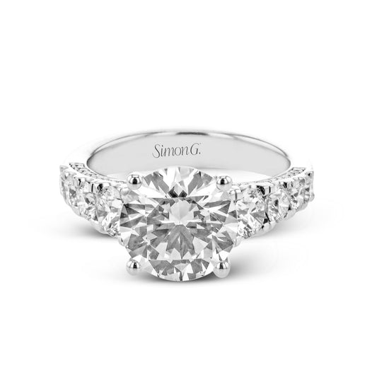 round-cut-engagement-ring-in-18k-gold-with-diamonds