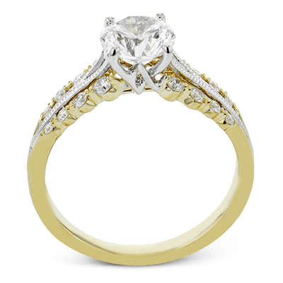 round-cut-engagement-ring-in-18k-gold-with-diamonds
