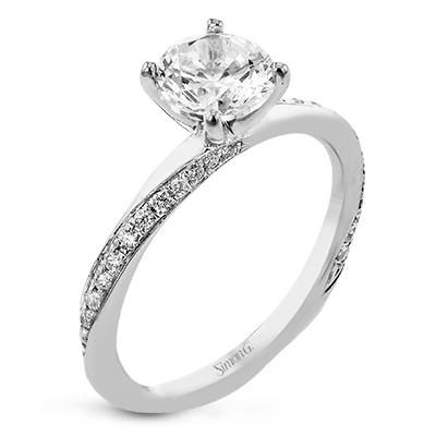 round-cut-engagement-ring-in-18k-gold-with-diamonds