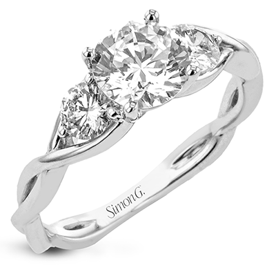 round-cut-three-stone-engagement-ring-in-18k-gold-with-diamonds