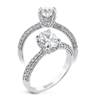 Oval-Cut Halo Engagement Ring In 18k Gold With Diamonds LR2856
