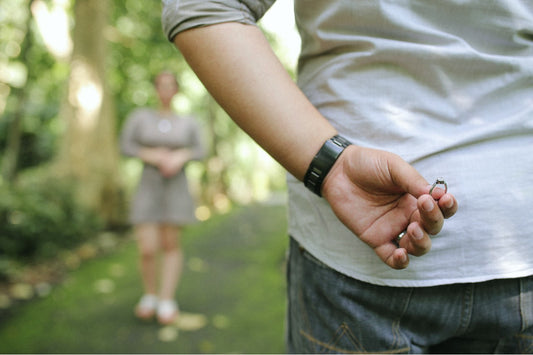 5 WAYS TO SECRETLY FIND HER RING SIZE