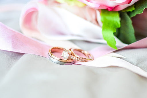 THE ULTIMATE ENGAGEMENT RING BUY GUIDE
