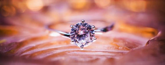 WHAT JEWELRY CAN FOOD HANDLERS WEAR WHILE WORKING – AN ESSENTIAL GUIDE