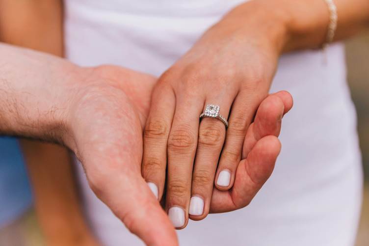 DIFFERENCE BETWEEN WEDDING RINGS AND WEDDING BANDS - A DETAILED GUIDE