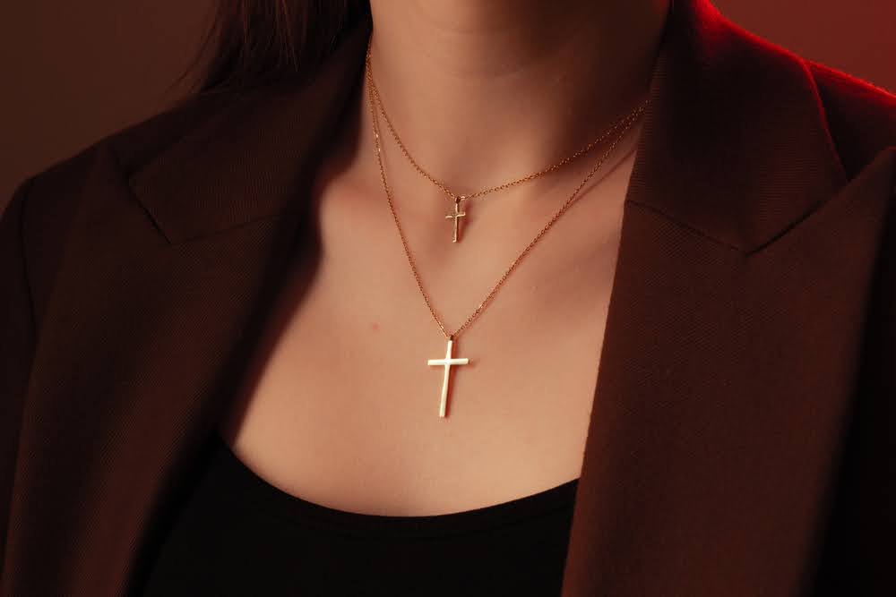 How to Style a Cross Necklace: Tips for Modern Fashion with a Spiritual Touch