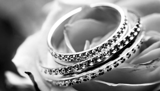 TIPS FOR MAINTAINING THE SHINE OF YOUR DIAMOND RINGS