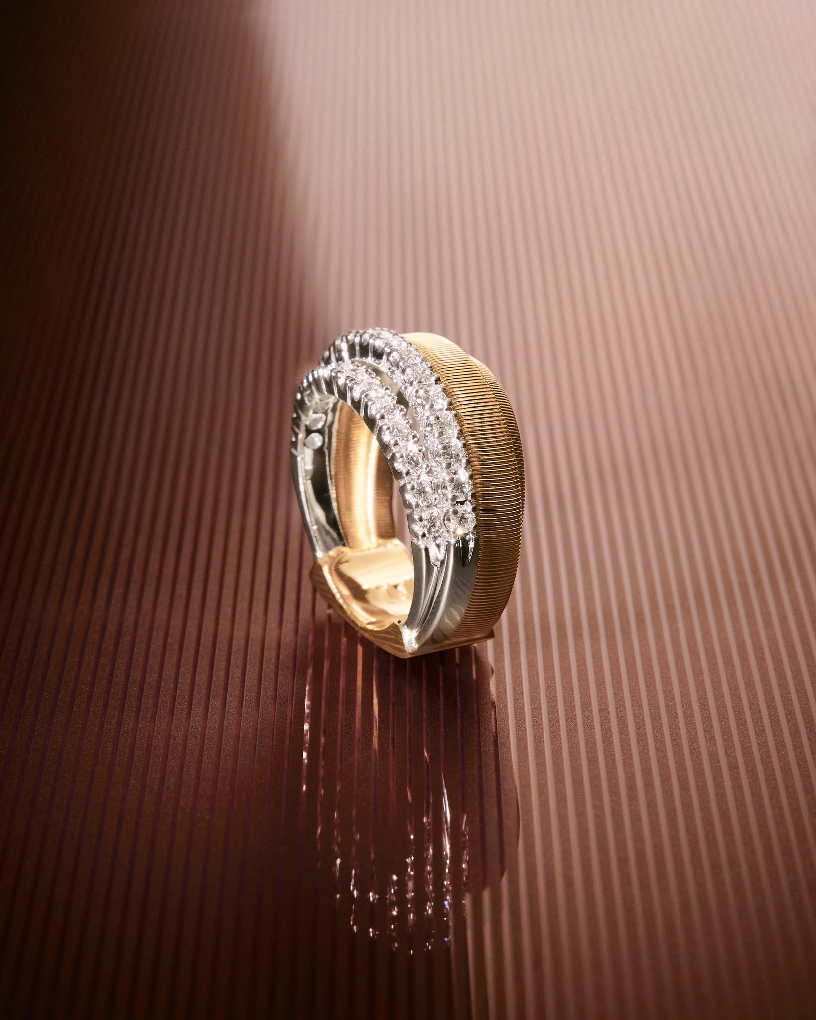 18kt yellow gold 4-strand coil ring with diamond 2 pav bands