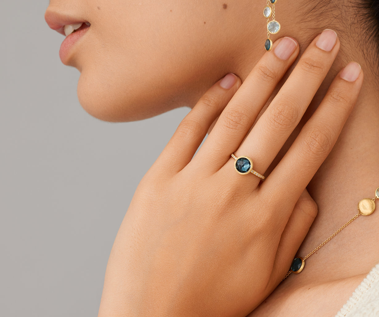18kt-yellow-gold-ring-with-london-blue-topaz-and-diamonds