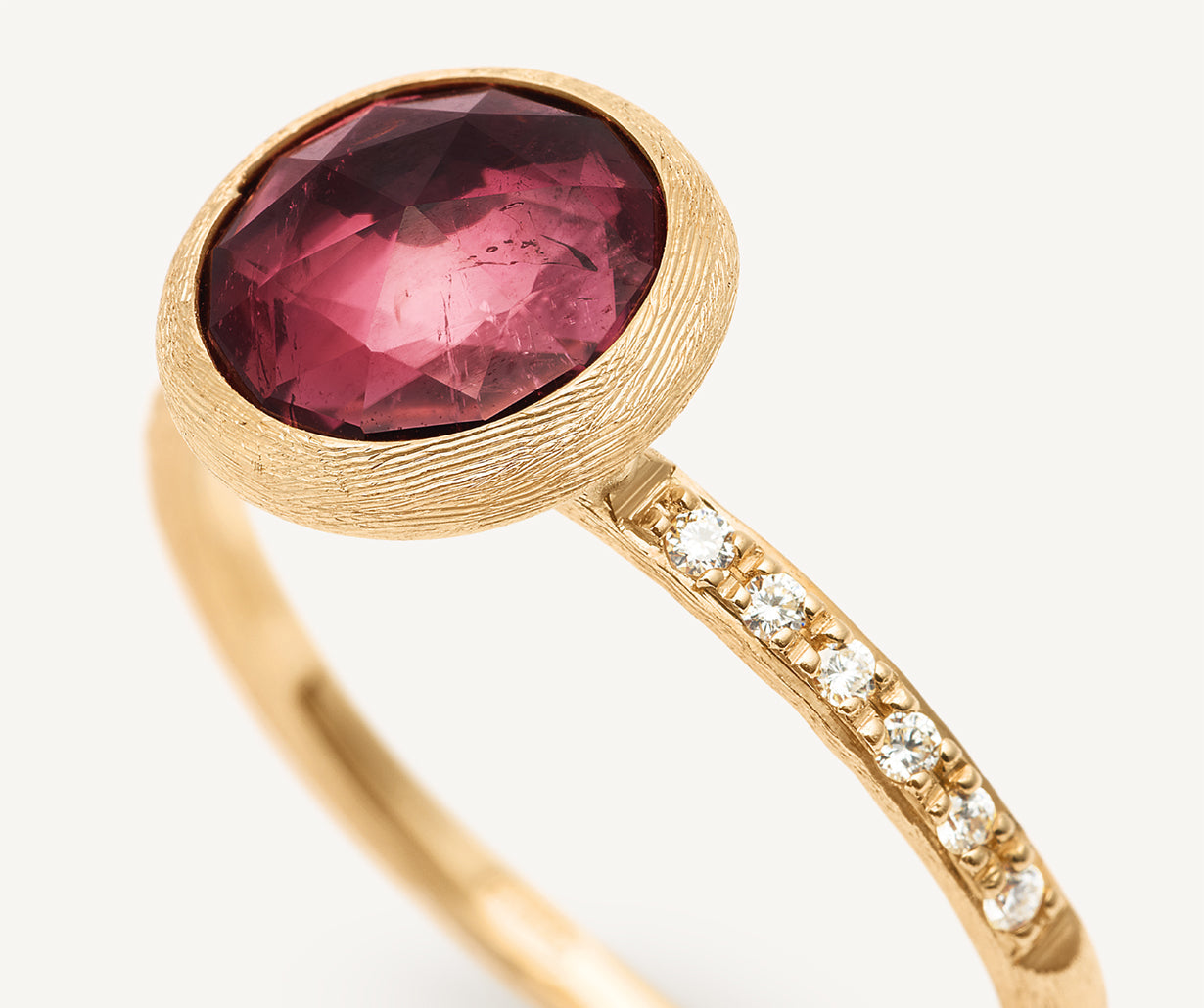 18kt yellow gold ring with pink tourmaline and diamonds