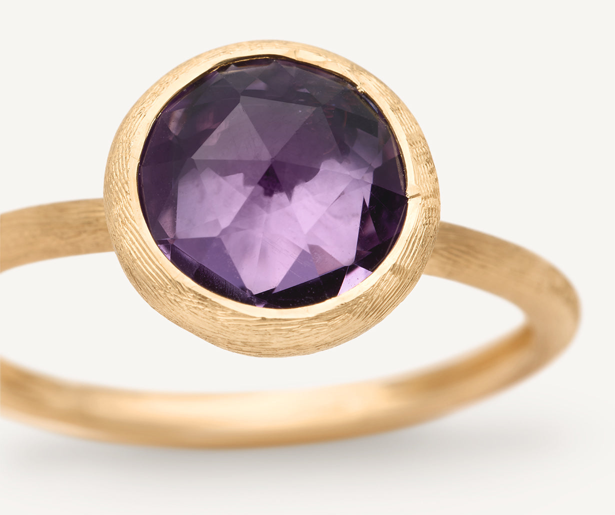 18kt yellow gold ring with amethyst