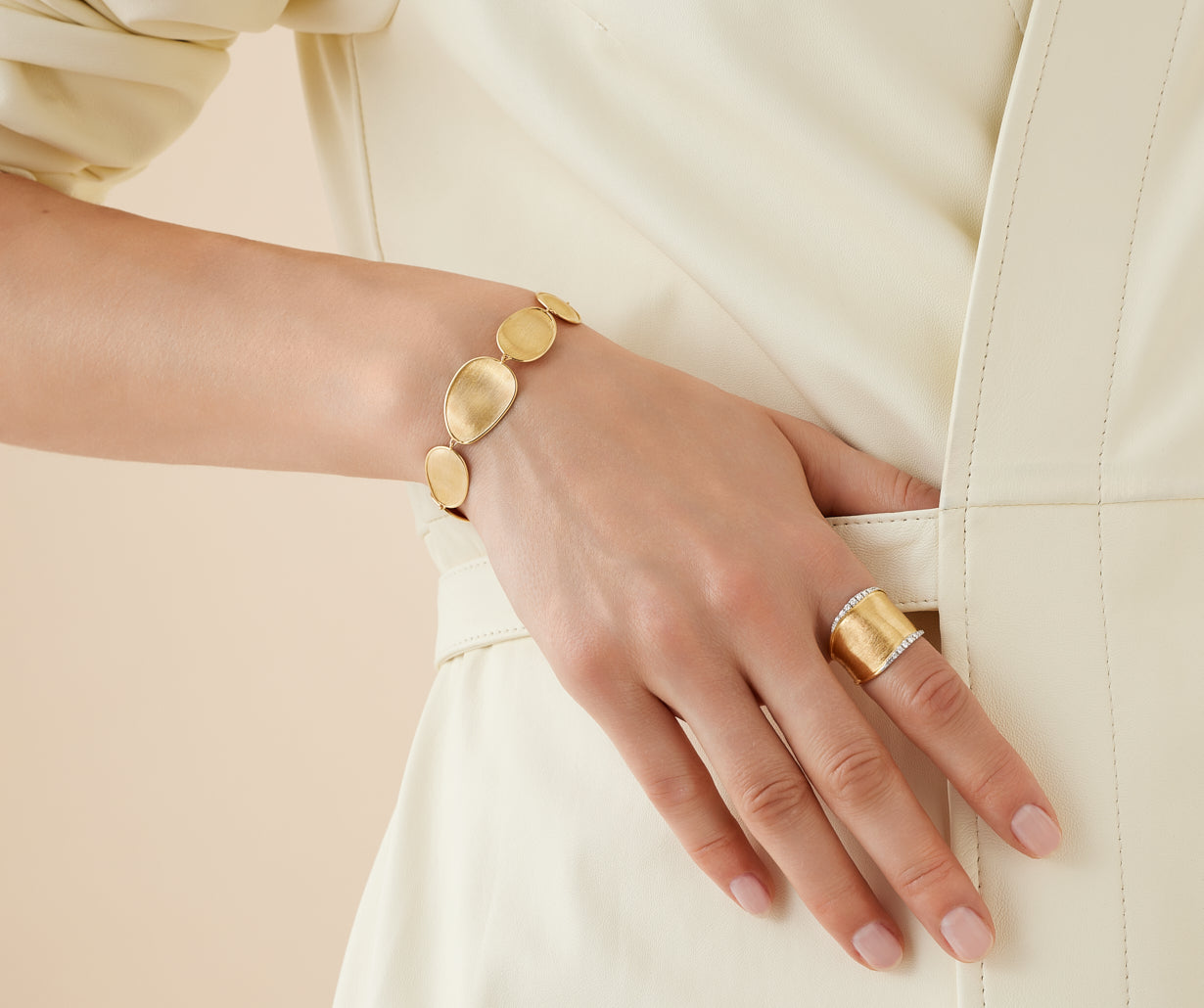 18kt yellow gold graduated thin bracelet