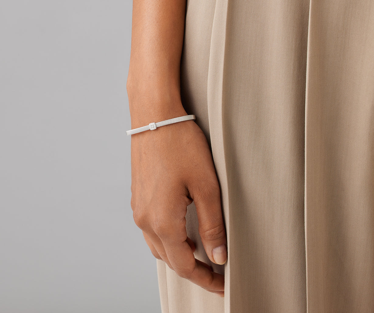 Triple diamond pavé slim bangle