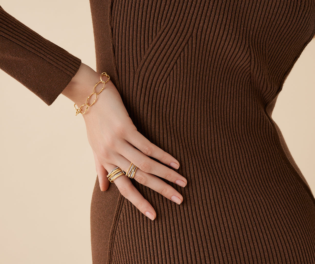 Yellow gold thin bracelet