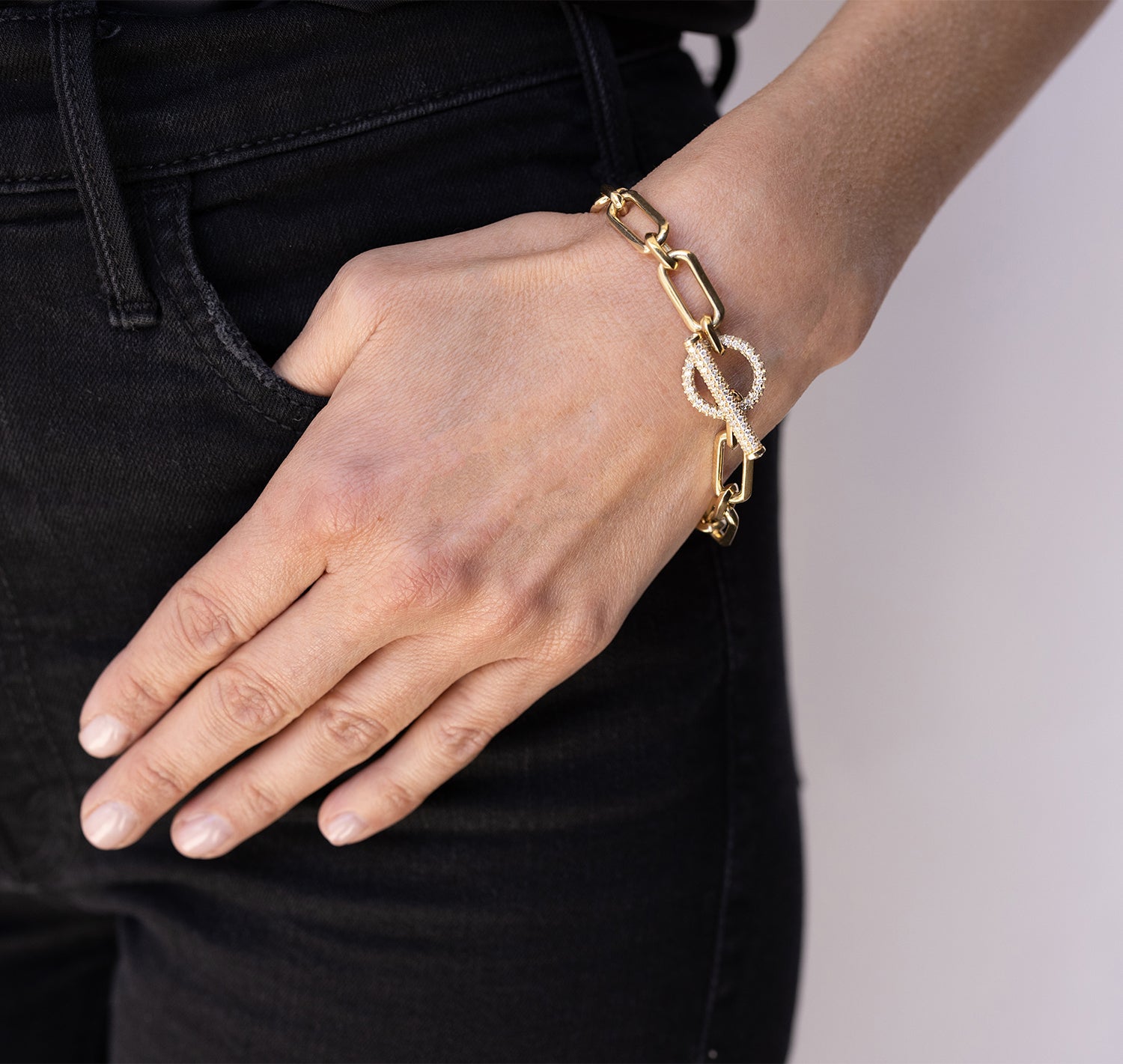 14K Gold Gwyneth Link Diamond and Sapphire Toggle Bracelet BG001040