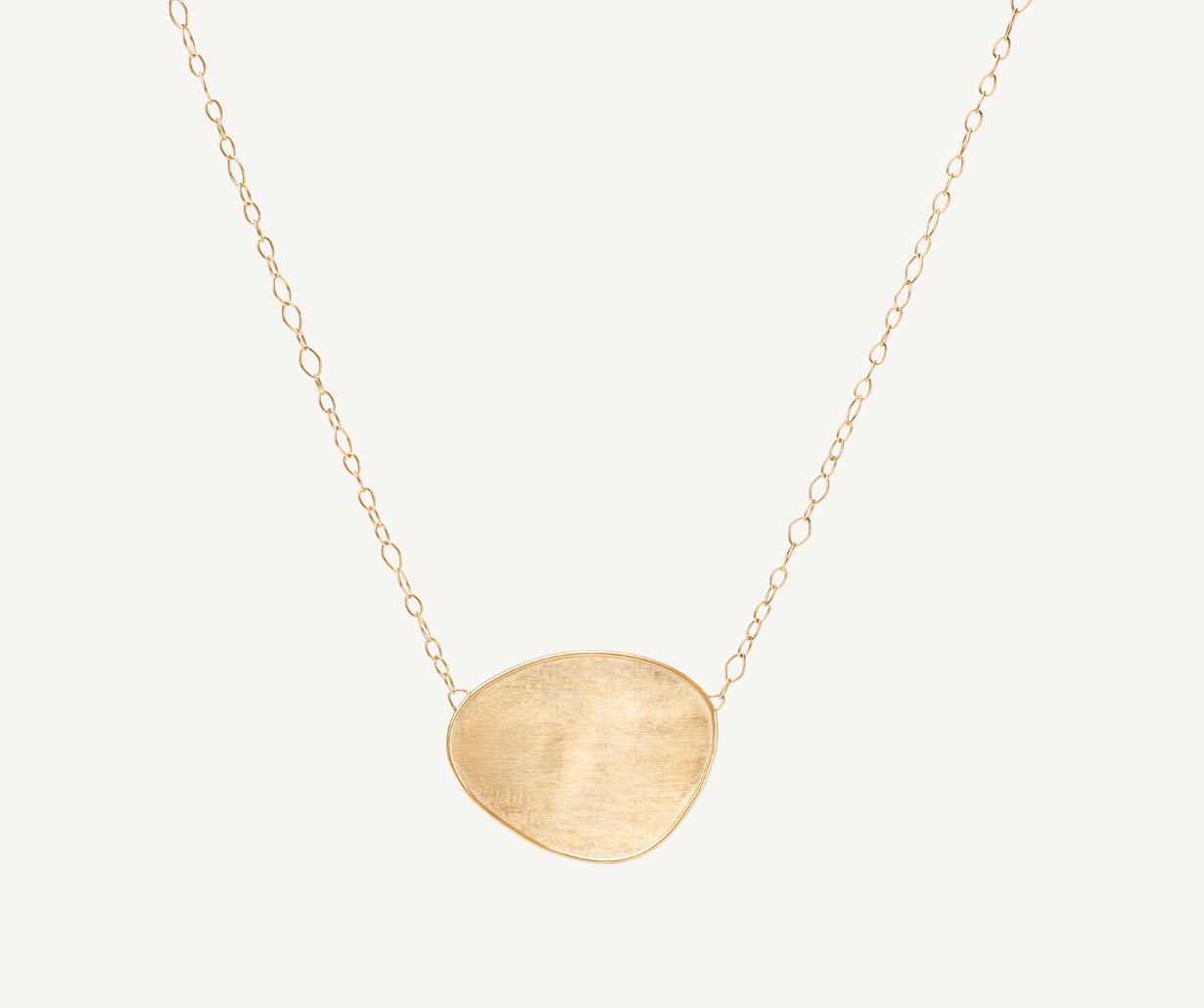 Lightweight necklace with central element