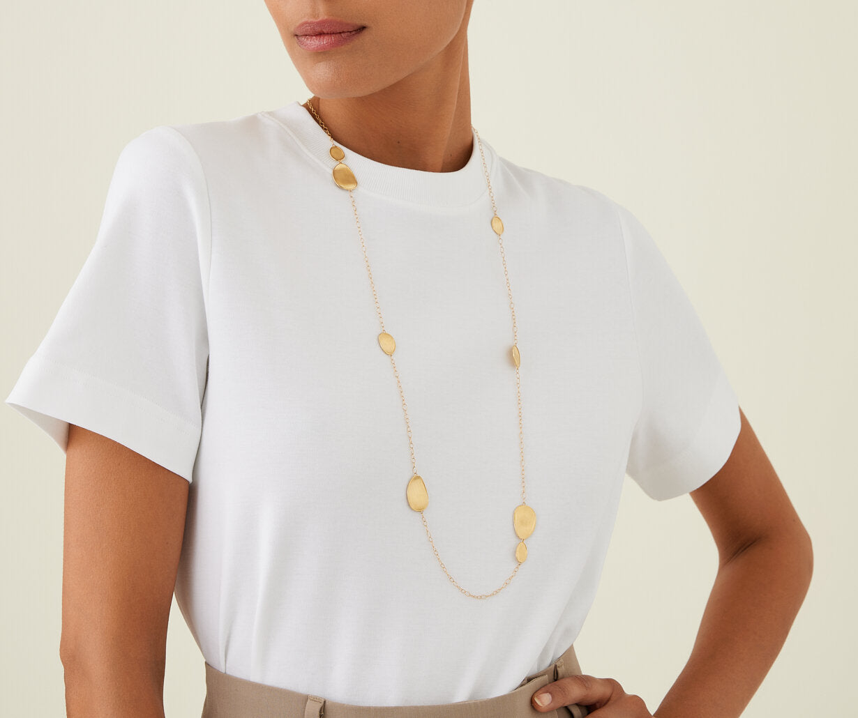 Long sautoir with irregular chain