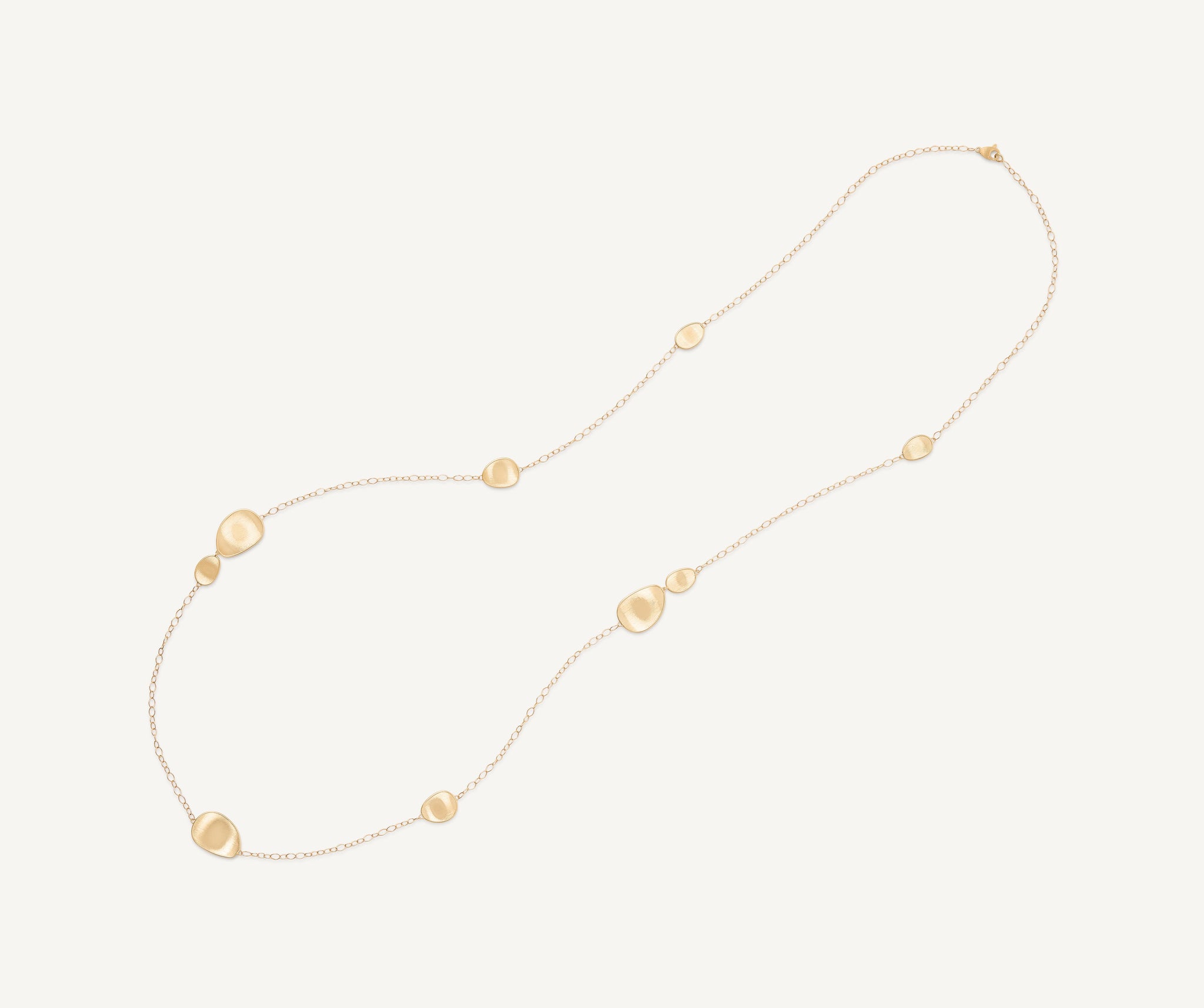 Long sautoir with irregular chain
