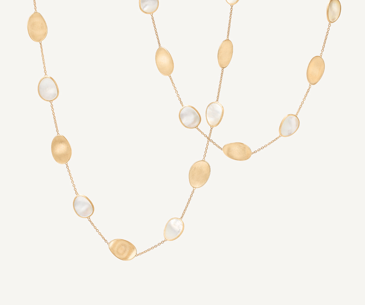 Sautoir with gold leaves and white mother-of-pearl