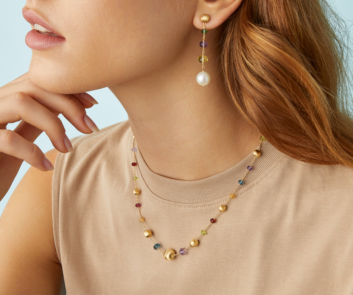 Gold necklace with multicoloured gemstones