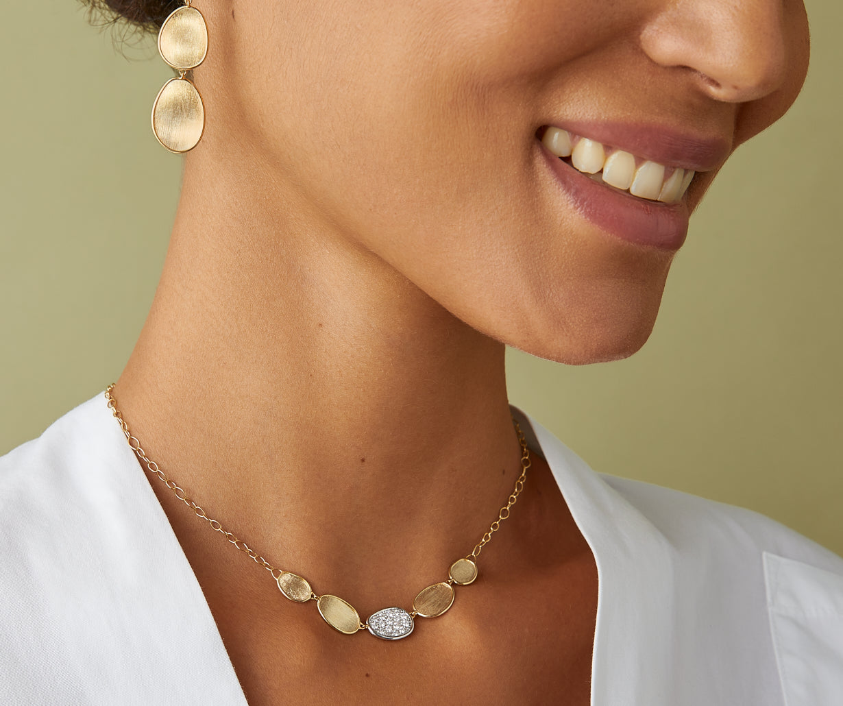 18kt yellow gold diamond necklace with adjustable chain, mini