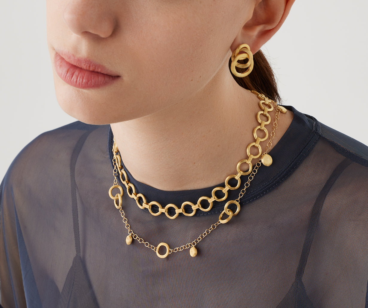 Yellow gold collar necklace
